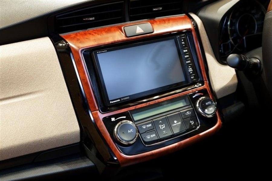 Детали интерьера Mitsuoka Ryugi 2014 года  (фото 18 из 27)